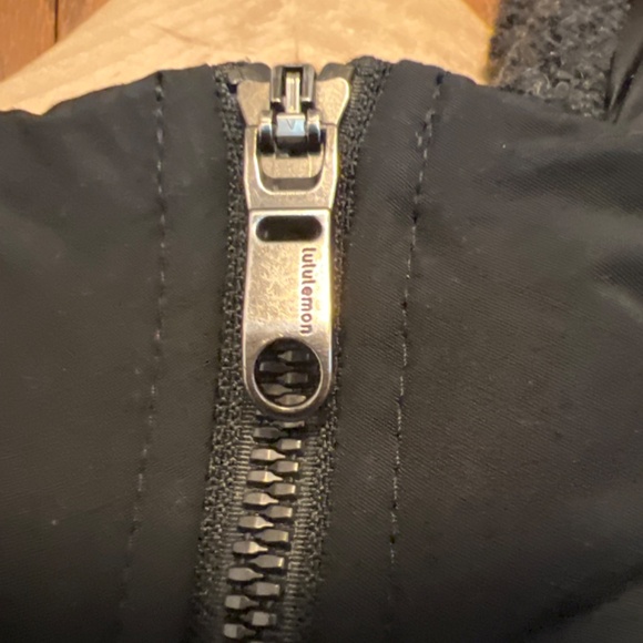 Lululemon Mens Puffer Coat classic gray black w/hood  pockets Like new - Picture 9 of 9